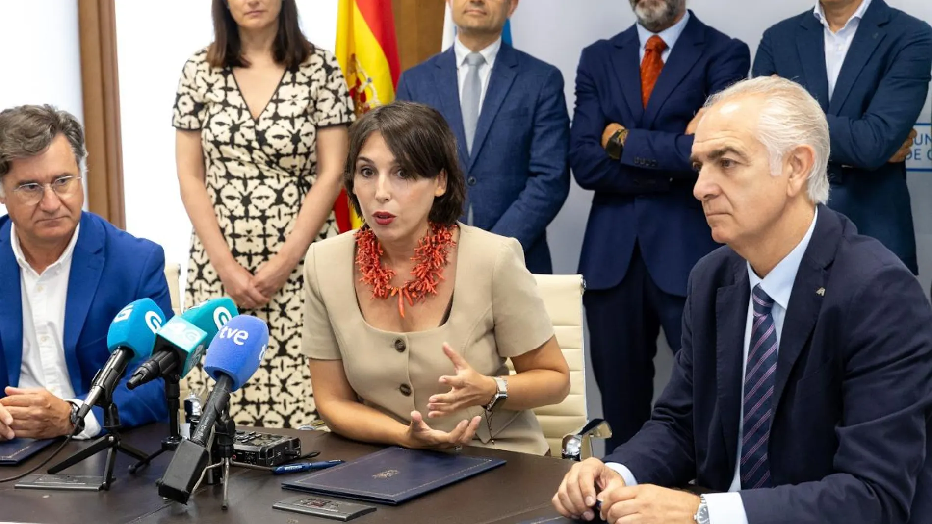 La gasolineras del rural gallego ofrecerán la retirada de efectivo gracias a un convenio entre Xunta, ABANCA y FEGAES