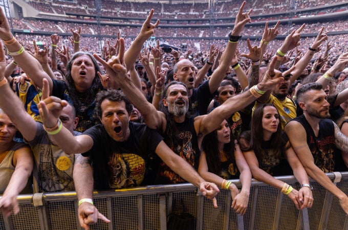 Público asiste al concierto de Iron Maiden el pñasado sábado en el Estadio Metropolitano
