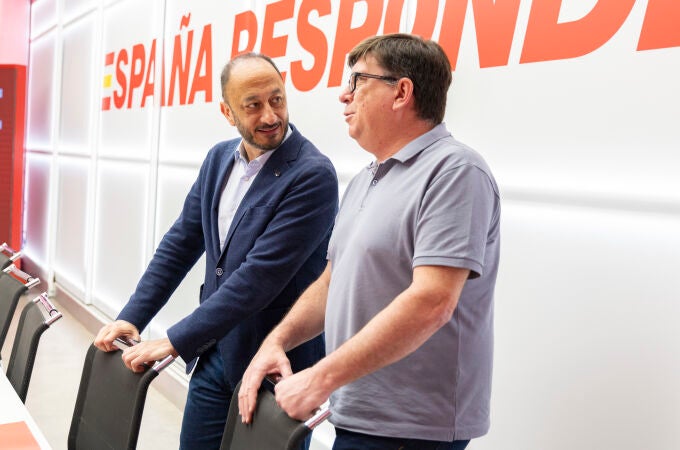 El secretario de Acción Electoral y Análisis Francisco Salazar y el secretario de Política Institucional y Formación del PSOE, Alfonso Rodríguez Gómez de Celis 