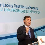 Mañueco interviene tras firmar el acuerdo con García-Page para mejorar la atención sanitaria de los vecinos del Valle del Tiétar