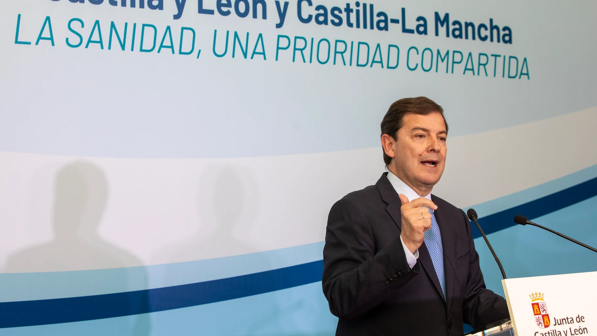 Mañueco interviene tras firmar el acuerdo con García-Page para mejorar la atención sanitaria de los vecinos del Valle del Tiétar