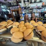 El bar asturiano que arrasa con su mil y un pinchos como bocadillos a 1,70