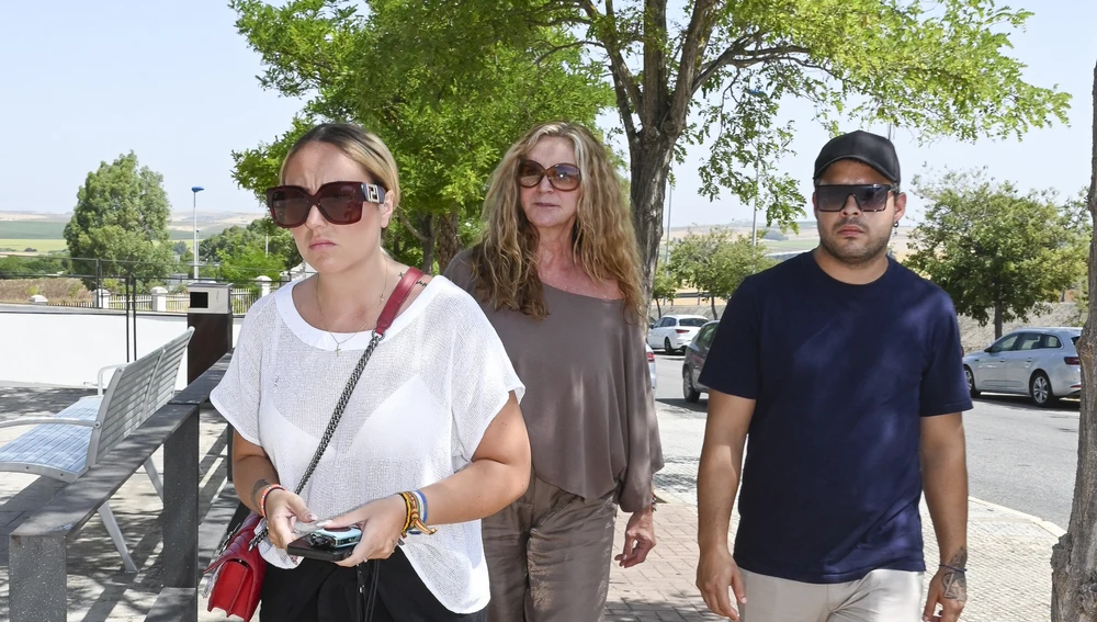 De Rocío Flores a un compungido José Fernando: las fotos del último adiós a Michu