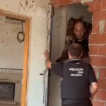 El okupa en el momento del desalojo