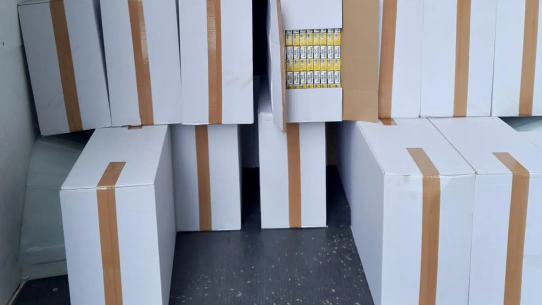 Desarticulan una organización de contrabando de tabaco con 400.000 cajetillas intervenidas
