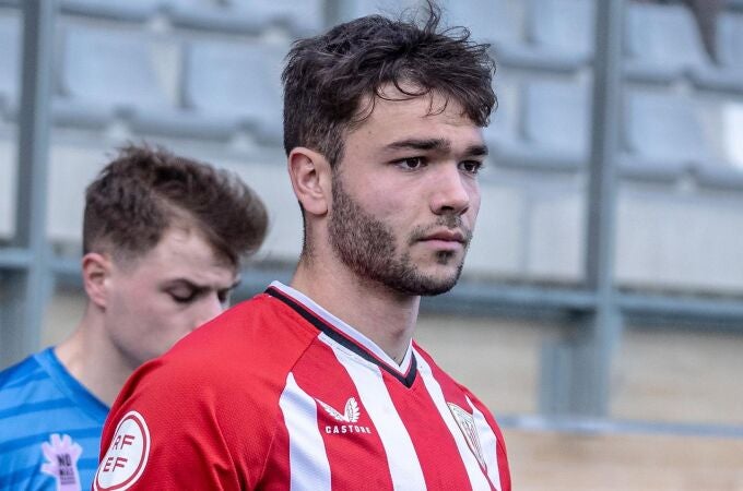 Fútbol.- El central Unai Egiluz firma por el Athletic Club hasta 2028
