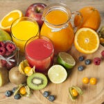 Los zumos naturales de fruta aportan los mismos beneficios que consumir la pieza de fruta 