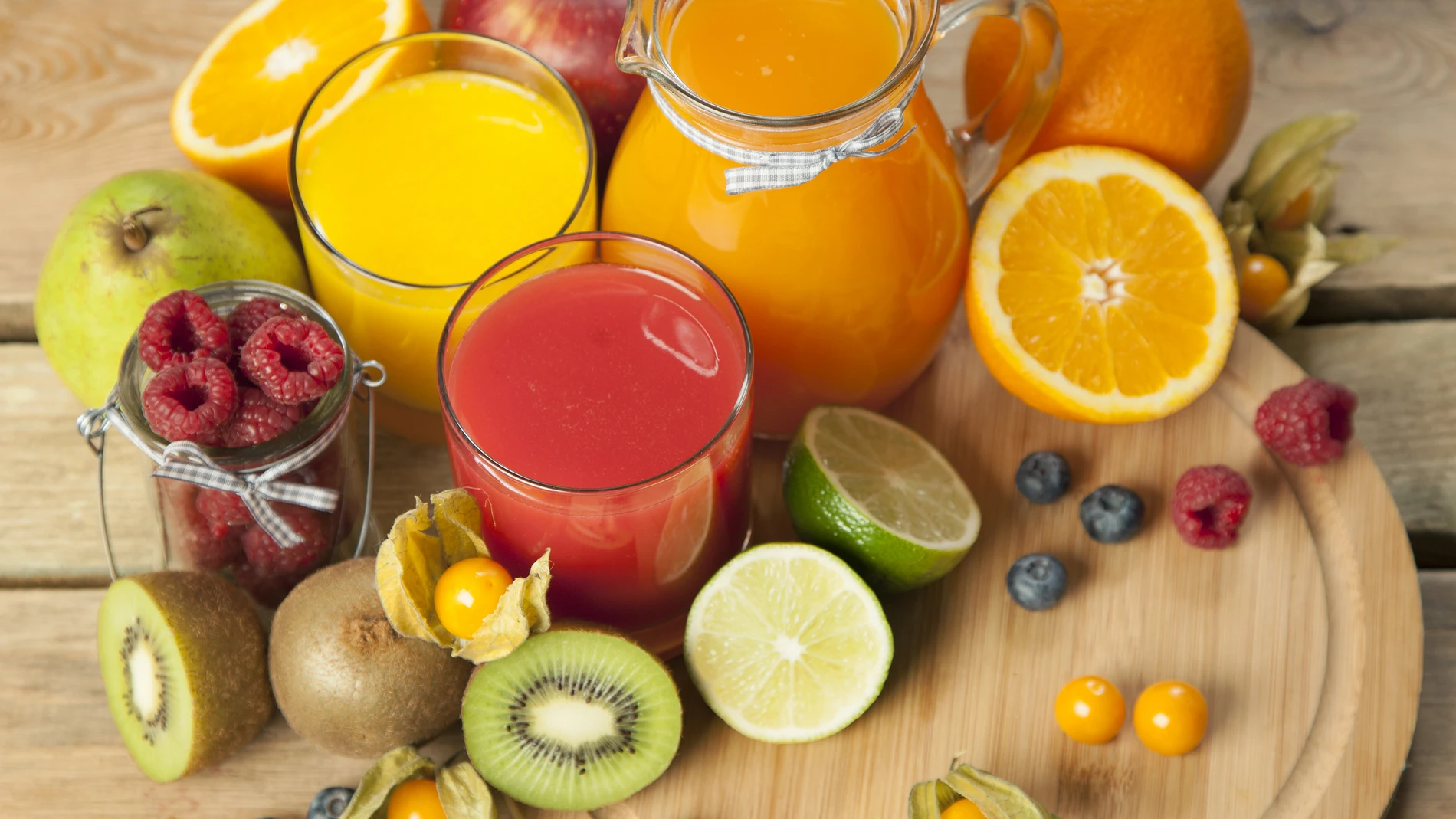 Los zumos naturales de fruta aportan los mismos beneficios que consumir la pieza de fruta
