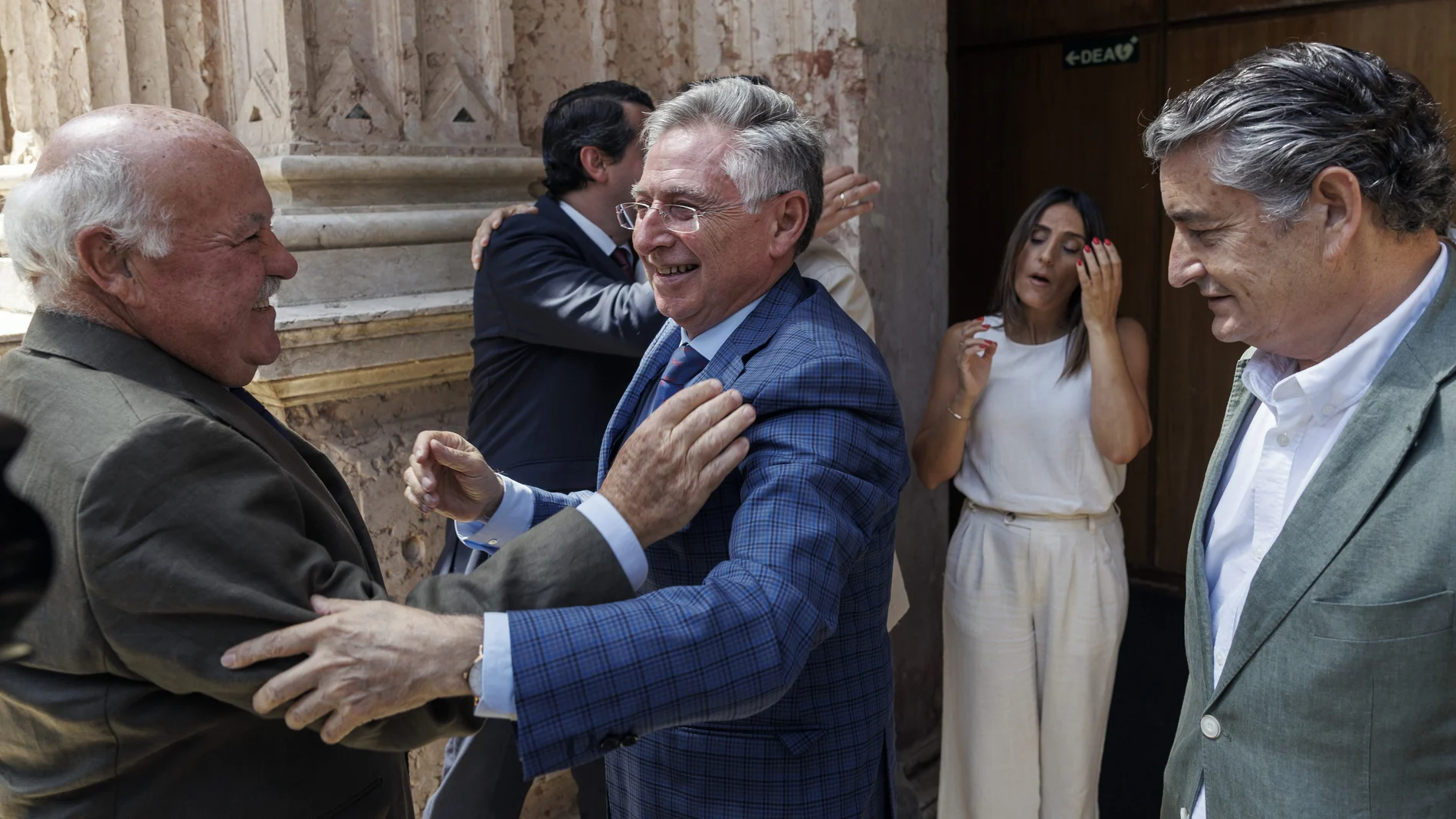 Sánchez Zamorano, junto al presidente del Parlamento andaluz y el consejero de la Presidencia, ayer en la Cámara