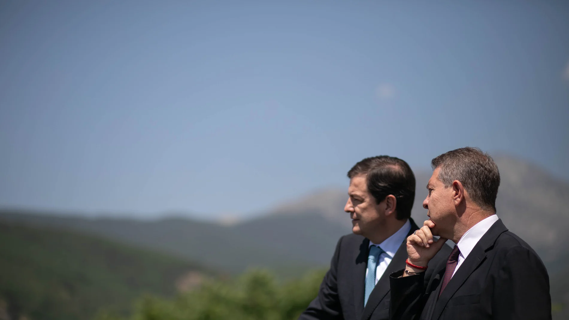 Firma del convenio de colaboración en materia de asistencia sanitaria con el presidente de Castilla y León, Alfonso Fernández Mañueco