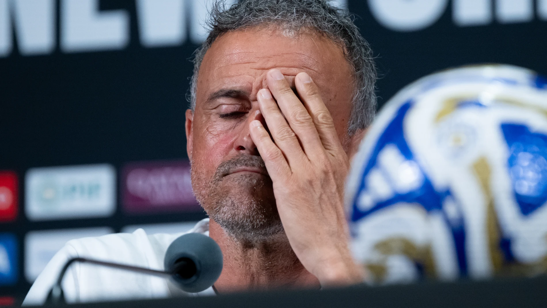 08 July 2025, US, East Rutherford: Paris Saint-Germain coach Luis Enrique sits on the podium before the semi-final match between Paris Saint-Germain and Real Madrid, at the MetLife Stadium. Photo: Sven Hoppe/dpa 08/07/2025 ONLY FOR USE IN SPAIN