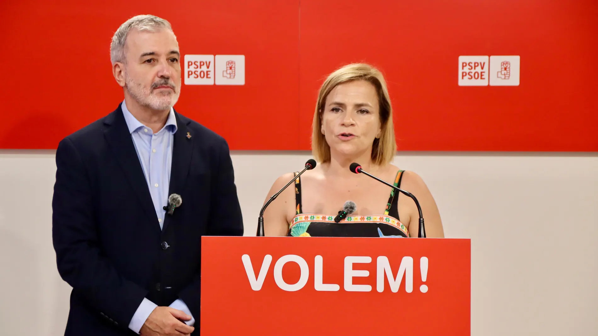 Bernabé, junto al alcalde de Barcelona, en la sede del PSPV, esta mañana"años luz" de Barcelona