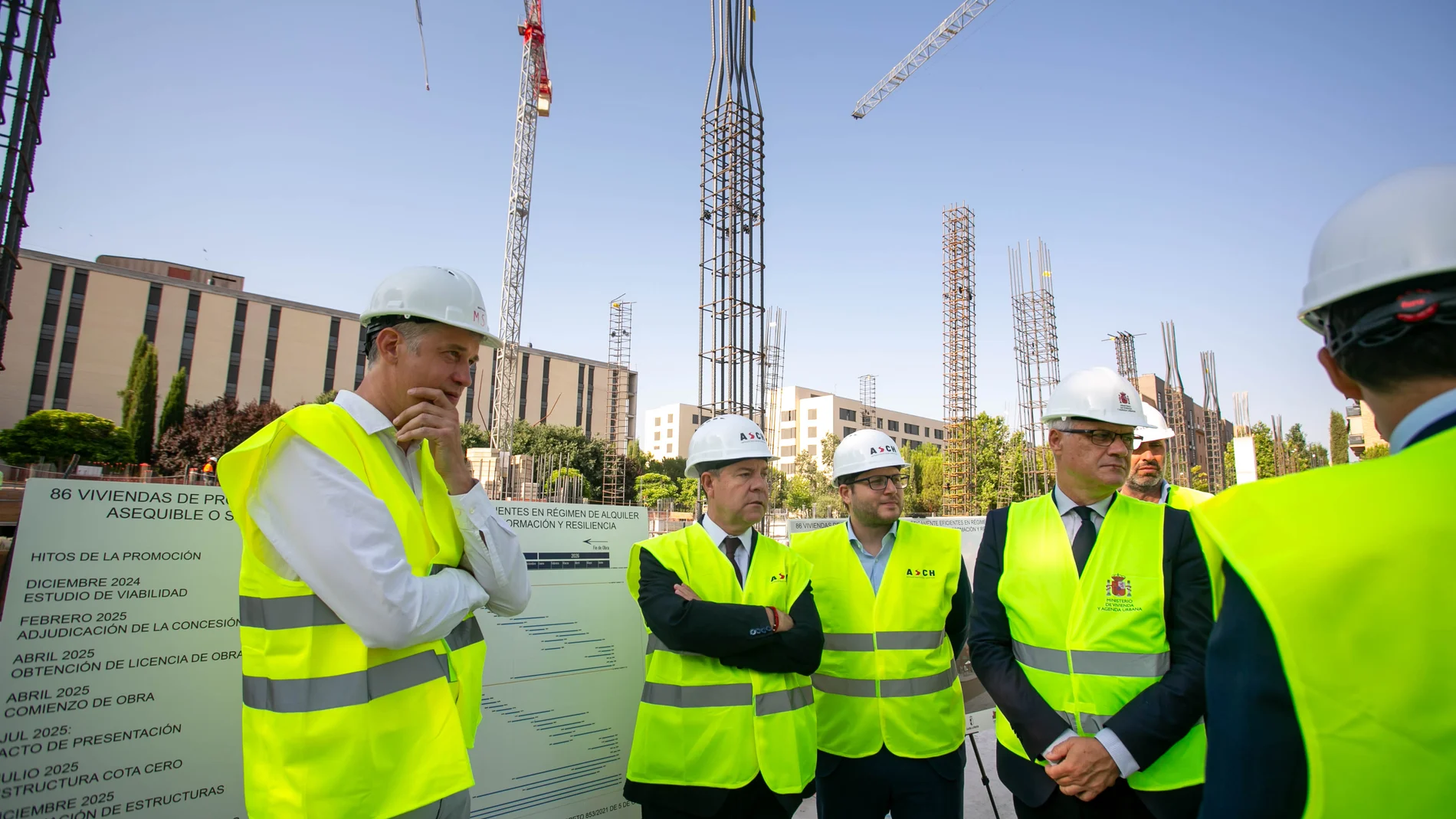 Visita a las obras de construcción de 86 viviendas en la ciudad de Toledo.