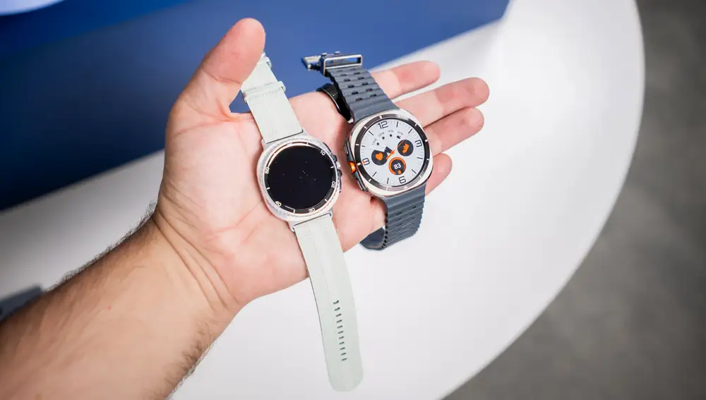 Samsung Galaxy Watch8 Classic (izquierda) vs Galaxy Watch Ultra (derecha)