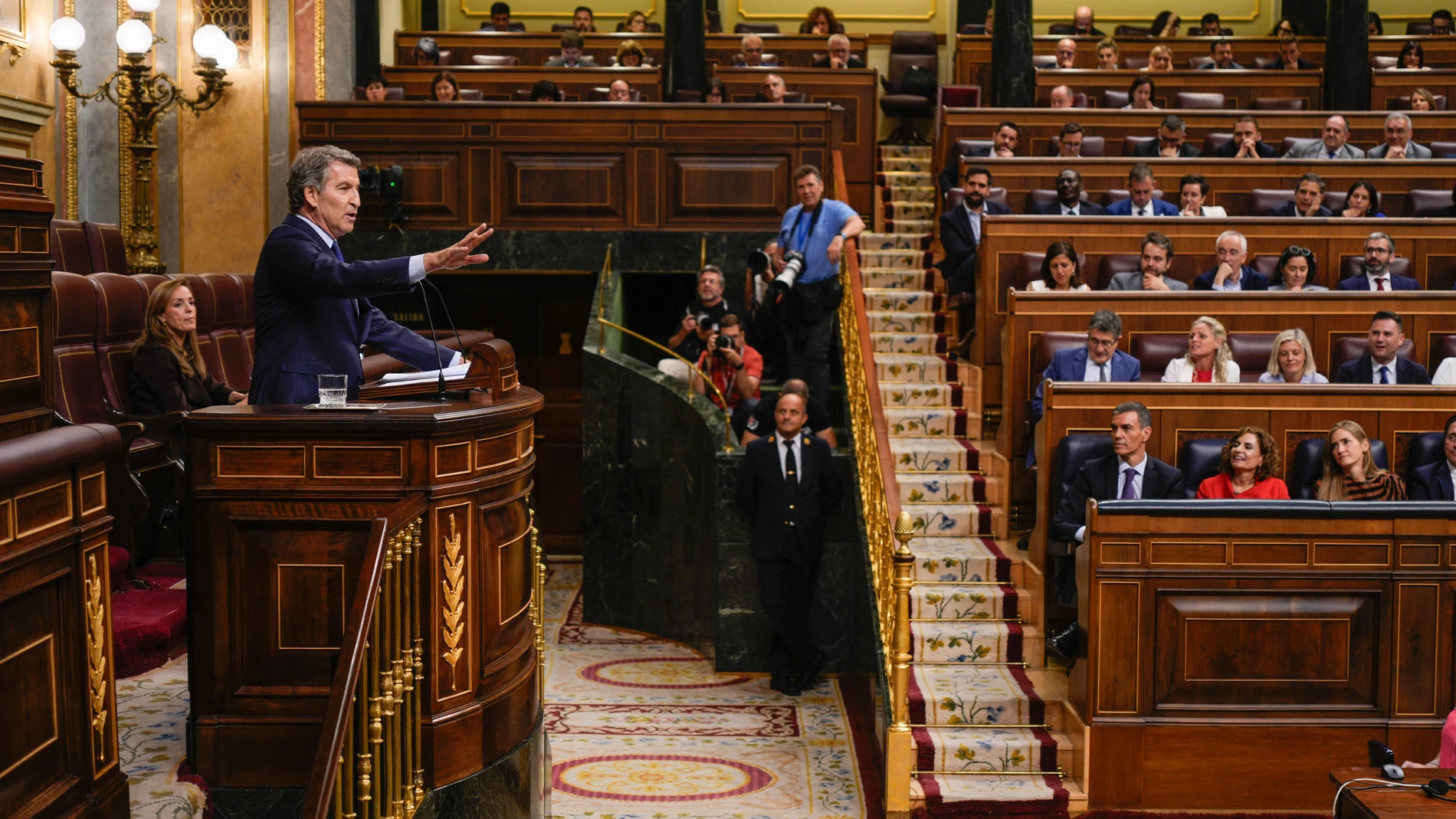 MADRID, 09/07/2025.- El presidente del PP, Alberto Núñez Feijóo, interviene durante el pleno extraordinario este miércoles, en el Congreso de los Diputados en Madrid. EFE/ Borja Sanchez-Trillo