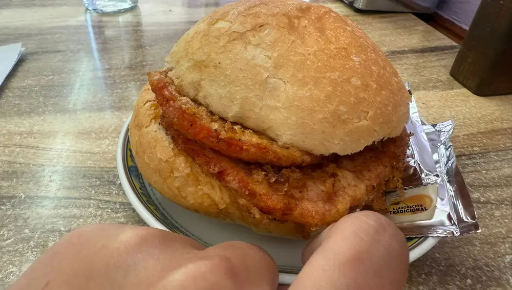 Un pincho de lomo en El Cándano.