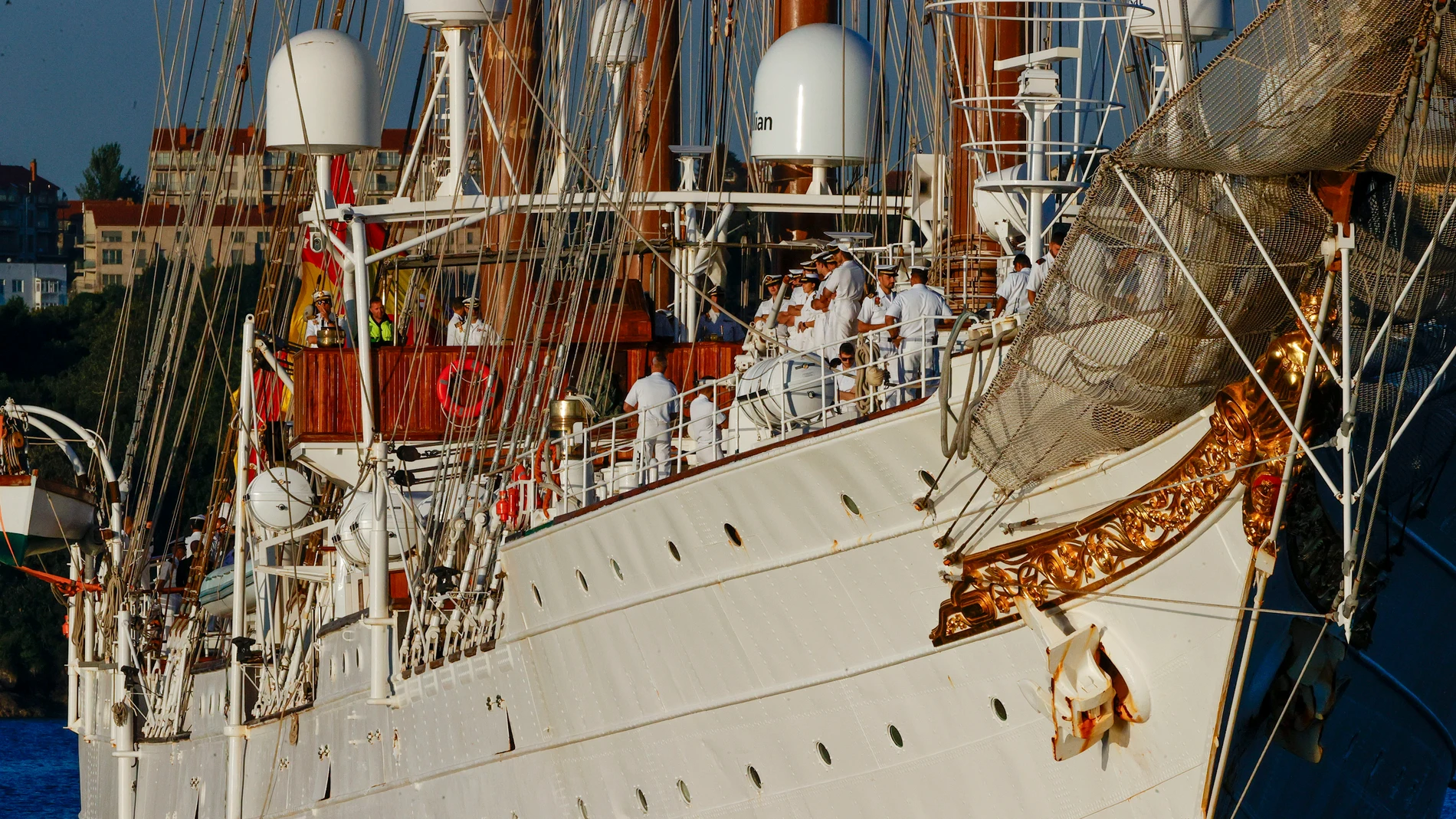 FERROL (ESPAÑA), 09/07/2025.- Vista del buque escuela Juan Sebastián de Elcano, con la princesa Leonor abordo, recala este miércoles en el puerto de Ferrol, penúltima parada del buque en Galicia donde la princesa finalizará su crucero de instrucción que inició el pasado enero. EFE/ Kiko Delgado