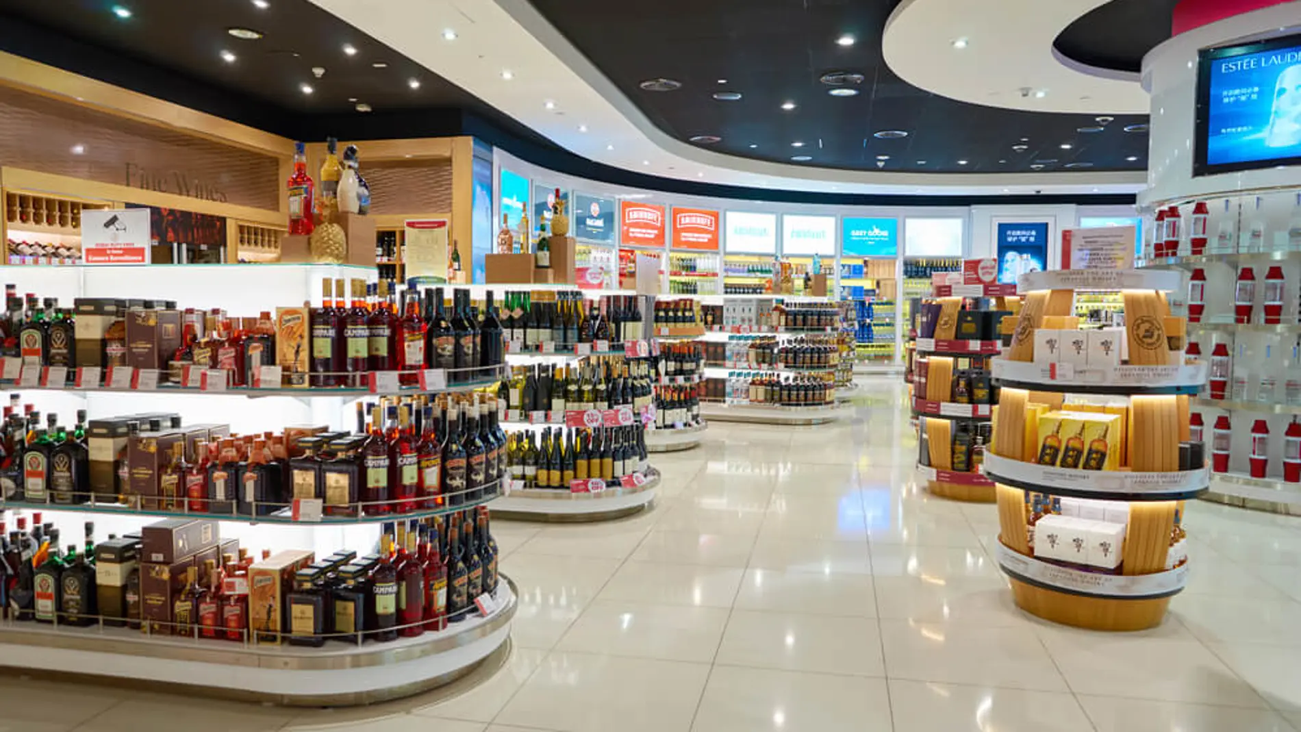 Perfumes, tabaco y dulces a precio de ganga: descubre dónde está el paraíso fiscal de los aeropuertos