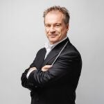 El maestro Jonathan Nott