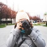 ¿Tomás fotos de todo? Esta conducta dice más sobre tu mente de lo que imaginas