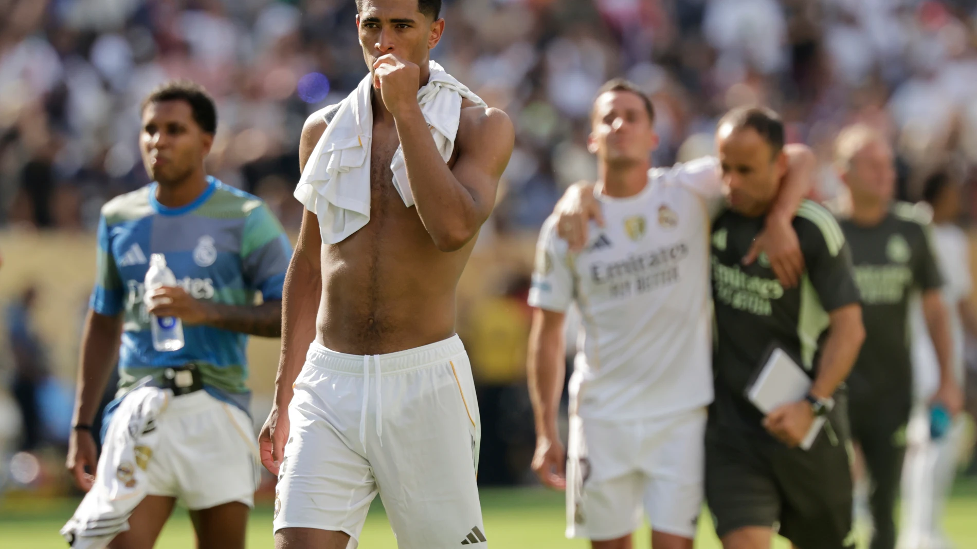 Real Madrid's Jude Bellingham and his team mates react after the Club World Cup semifinal soccer match between PSG and Real Madrid in East Rutherford, N.J., Wednesday, July 9, 2025. (AP Photo/Adam Hunger)