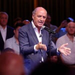 El presidente Camps ha reunido a sus fieles para anunciar su candidatura "en el mismo lugar donde el PP celebraba sus mayorías absolutas"