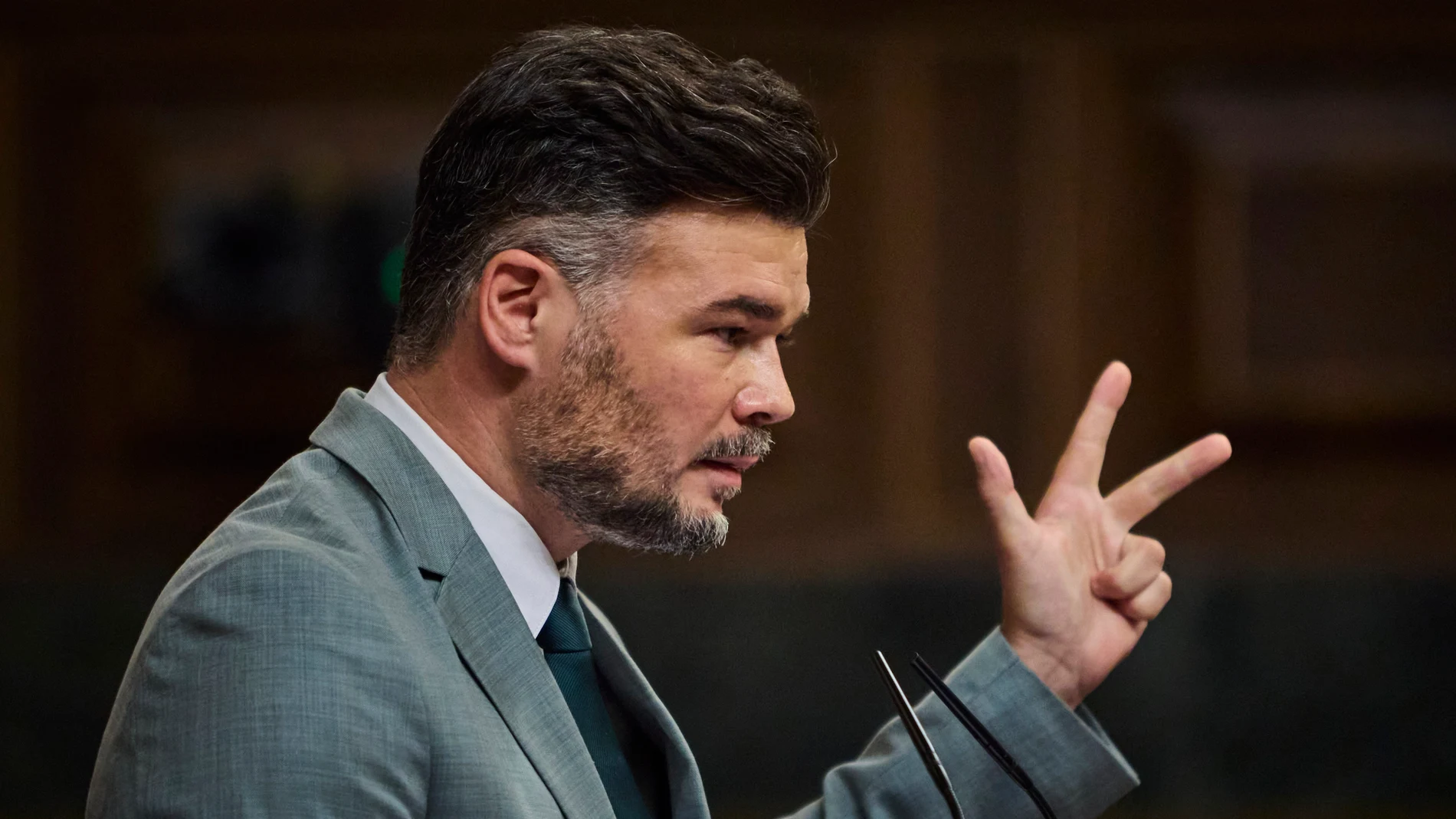 Gabriel Rufián (ERC). Comparecencia, a petición propia, del Presidente del Gobierno Pedro Sánchez ante el Pleno del Congreso de los Diputados al objeto de informar sobre los presuntos casos de corrupción que afectan a su partido. Comparece además, Yolanda Díaz, María Jesús Montero Cuadrado, Felix Bolaños, por el PP, Alberto Nuñez Feijoo, Miguel Tellado, Ester Muñoz.© Alberto R. Roldán / Diario La Razón.09 07 2025