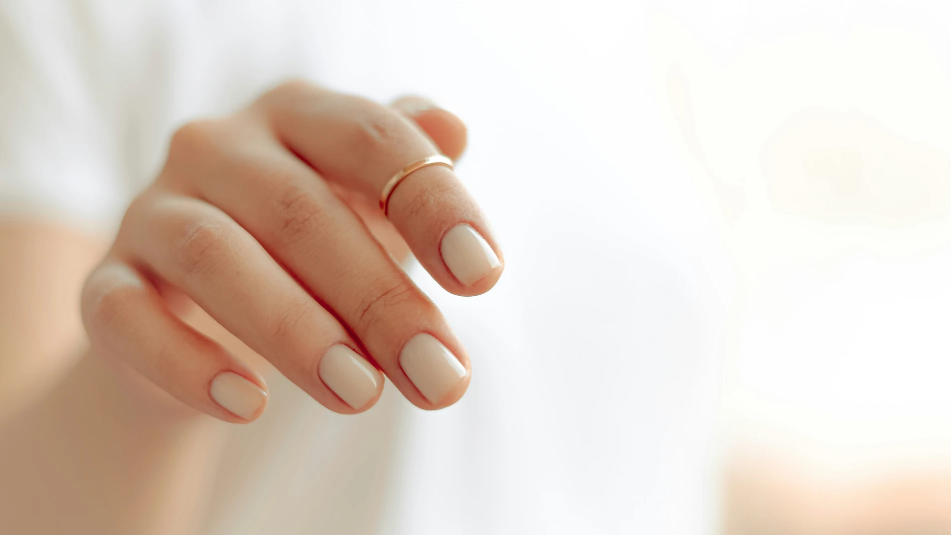 Los 5 esmaltes en tendencia que más están pidiendo las clientas este verano, según experta del sector