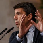 Mazón asiste a la presentación de la nueva carpeta ciudadana del Plan Simplifica de la Generalitat valenciana 