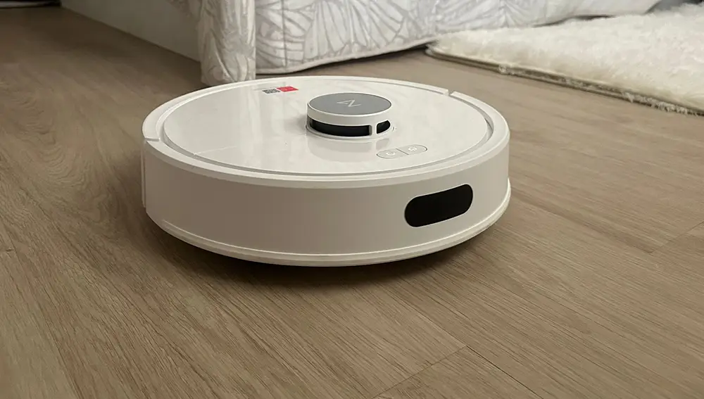 El Roborock Q7 L5+ tiene una construcción moderna y elegante que encaja en cualquier espacio