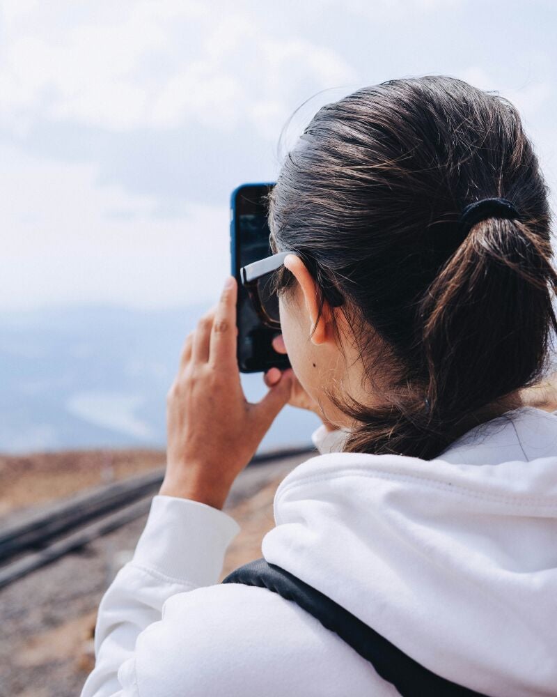 ¿Tomás fotos de todo? Esta conducta dice más sobre tu mente de lo que imaginas
