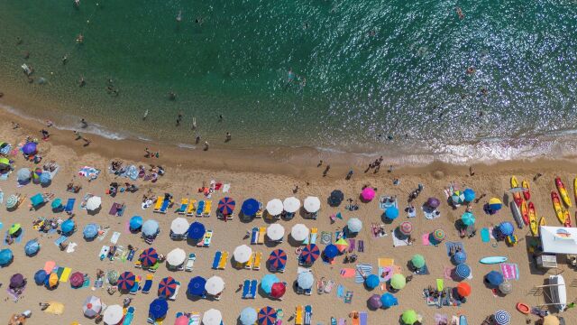 Economía.- La llegada de turistas a España crece a mayor ritmo que en los países del Mediterráneo, según Banco de España
