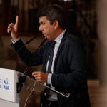 El president Mazón asiste a la presentación de la nueva carpeta ciudadana del Plan Simplifica