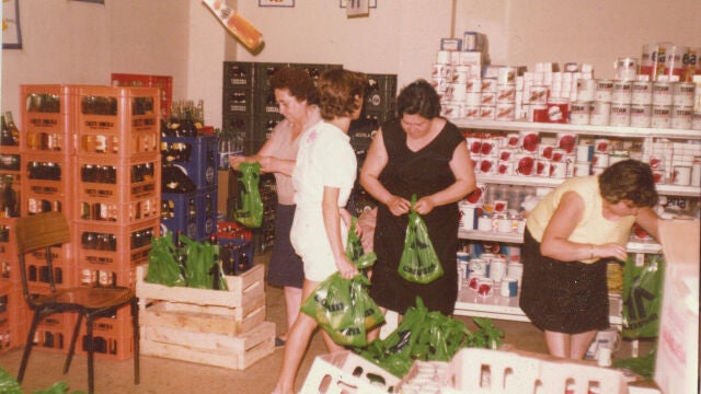 Imagen de la primera tienda que abrió Consum 