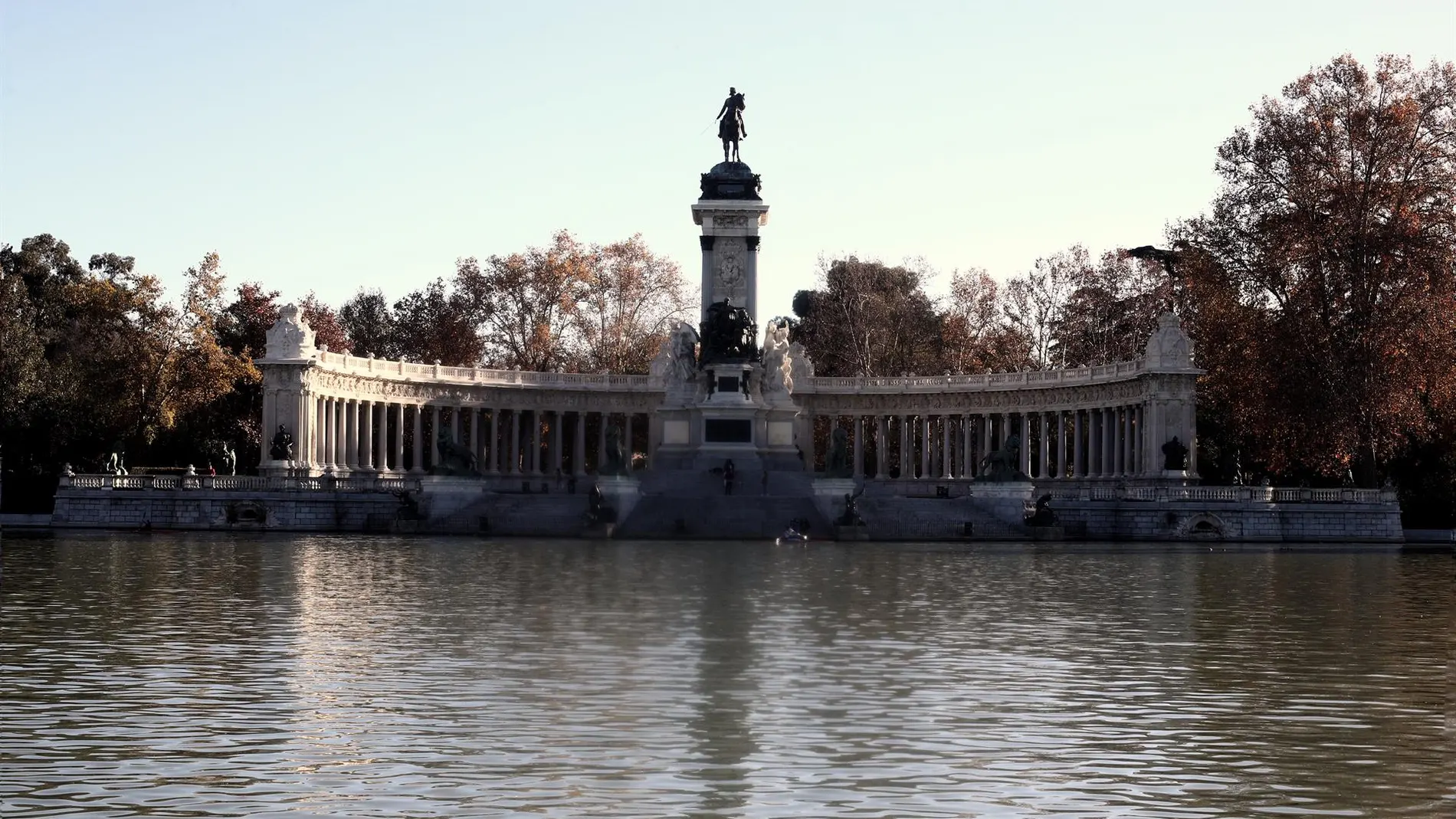 MADRID.-El Ayuntamiento espera vaciar el estanque del Retiro en 2027 para llevar a cabo las obras de mantenimiento