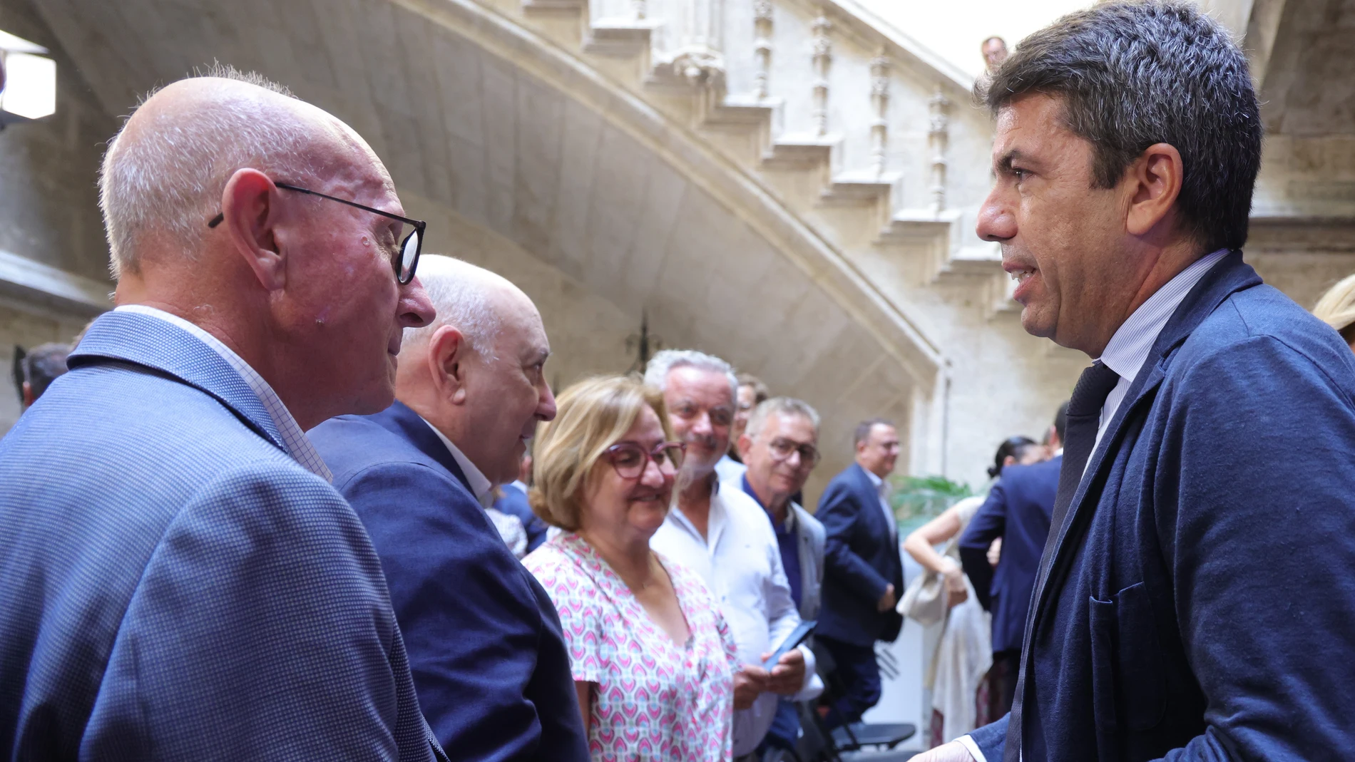 Mazón defiende el endeudamiento para pagar facturas: "Es una necesidad absoluta"