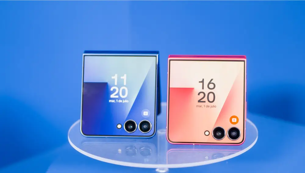 El nuevo Samsung Galaxy Z Flip7 en dos de sus colores disponibles