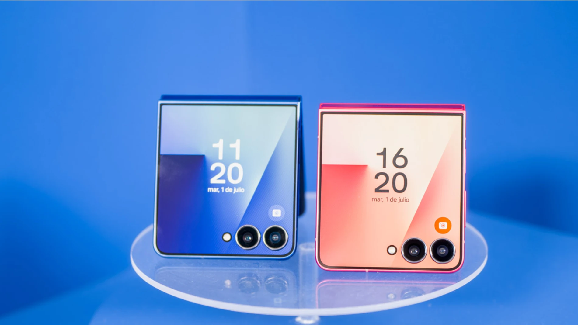 El nuevo Samsung Galaxy Z Flip7 en dos de sus colores disponibles