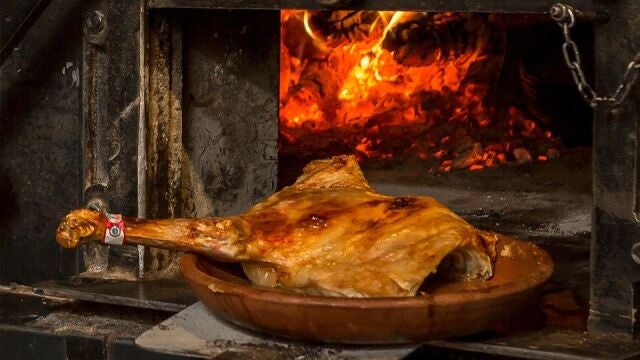 Plato de lechazo en La Parrilla de San Lorenzo