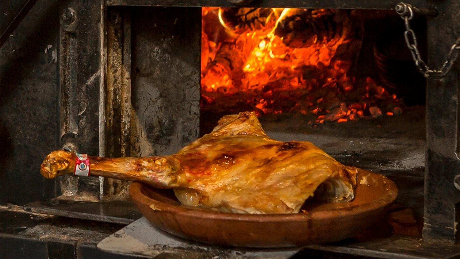 Plato de lechazo en La Parrilla de San Lorenzo