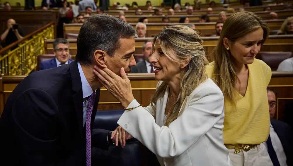 La complicidad entre Pedro Sánchez y Yolanda Díaz tras la pérdida de su padre: la emoción de Díaz y el homenaje desde la Tribuna