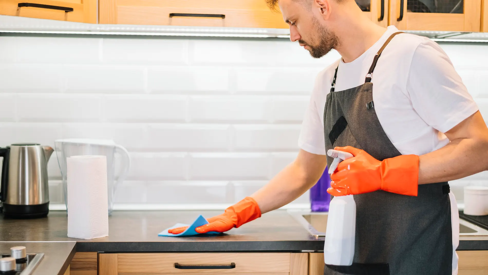 El remedio casero para eliminar la grasa de los muebles de cocina: es económico y efectivo