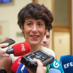 Elma Saiz explica las políticas públicas en materia de migración en Santiago de Compostela