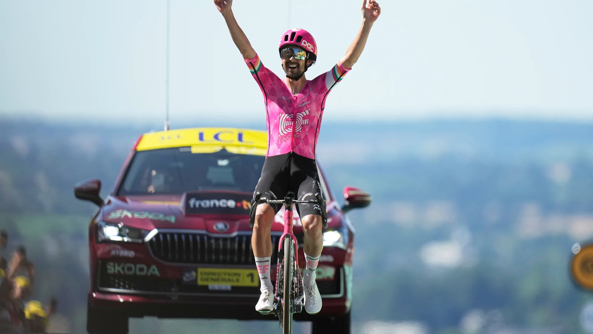 Ireland's Ben Healy celebrates as he crosses the finish line to win the sixth stage of the Tour de France cycling race over 201.5 kilometers (125.2 miles) with start in Bayeux and finish in Vire Normandy, France, Thursday, July 10, 2025. (AP Photo/Mosa'ab Elshamy)