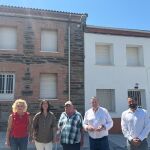El presidente de la Diputación de Zamora, Javier Faúndez Domínguez, acompañado por el diputado de Obras Municipales, Manuel Martín Pérez, y la diputada provincial por Tábara y Tierra de Alba, Amaranta Ratón Fresno, ha visitado el municipio de Losacio con motivo de la recepción oficial de las obras de renovación del alumbrado público