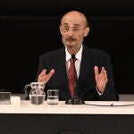 Jorge Azcón participa en el acto de entrega del retrato de Javier Lambán