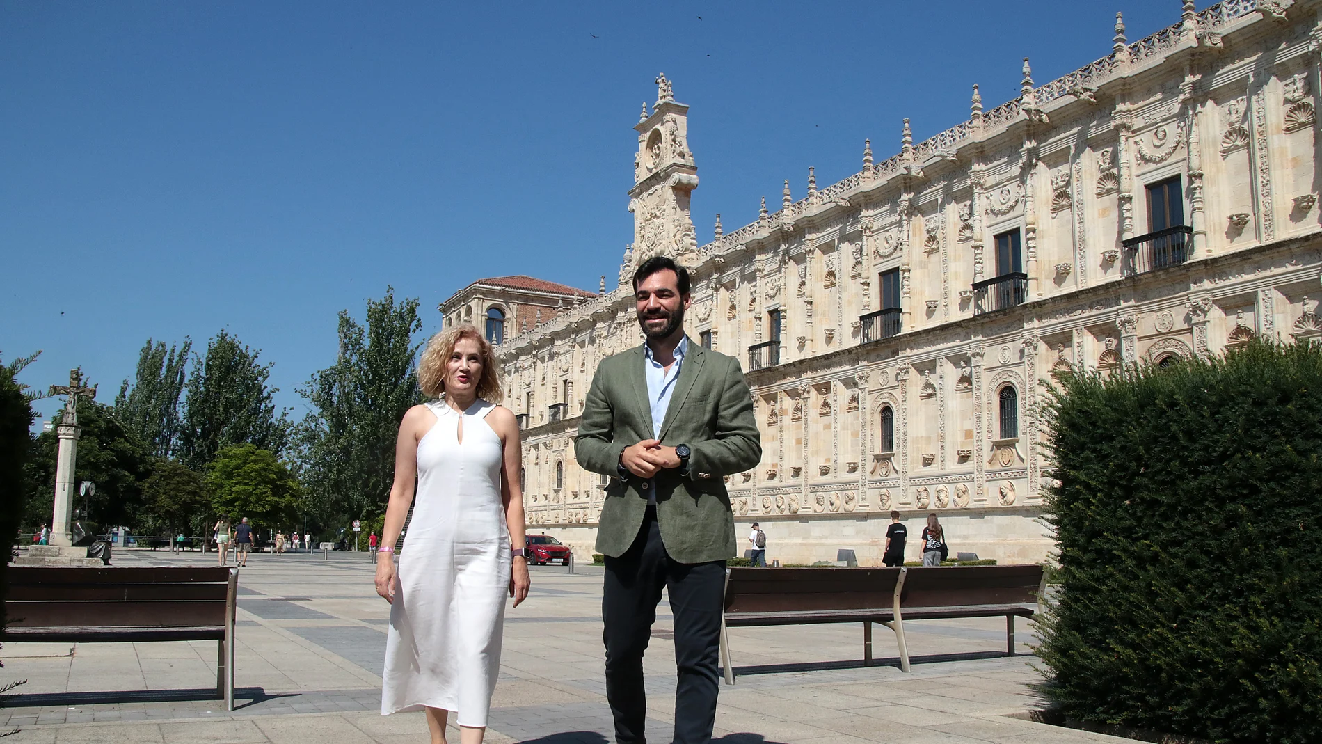 La diputada Silvia Franco y el portavoz del Grupo Municipal del Partido Popular del Ayuntamiento de León, David Fernández