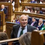 Tellado dice que "las líneas rojas" las ha "traspasado el PSOE" con ataques personales a Ayuso