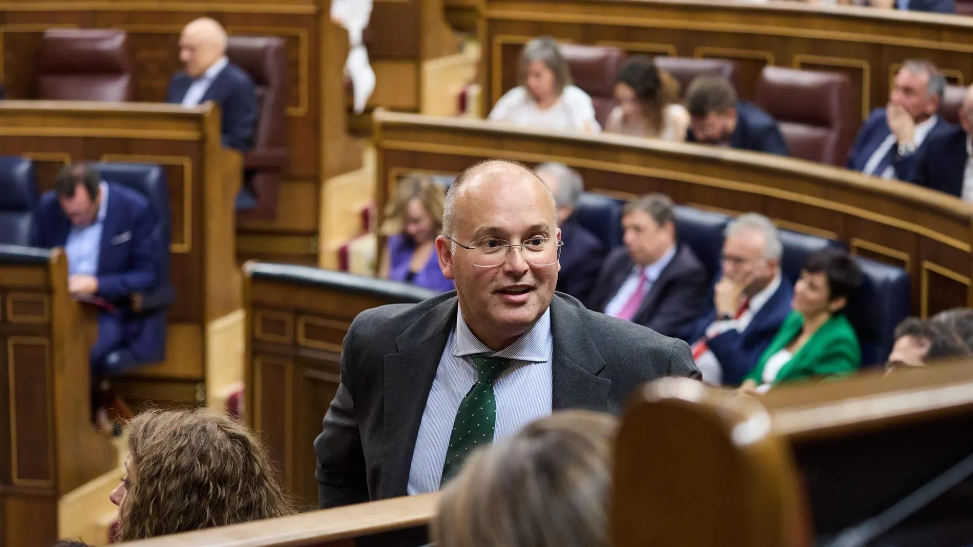 Tellado dice que "las líneas rojas" las ha "traspasado el PSOE" con ataques personales a Ayuso