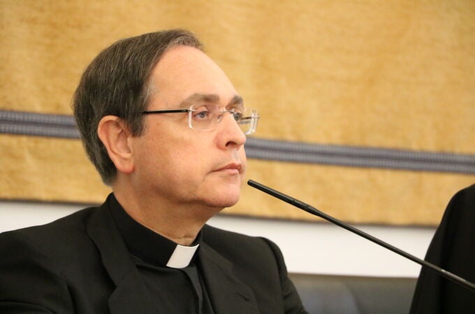 El obispo auxiliar Teodoro León